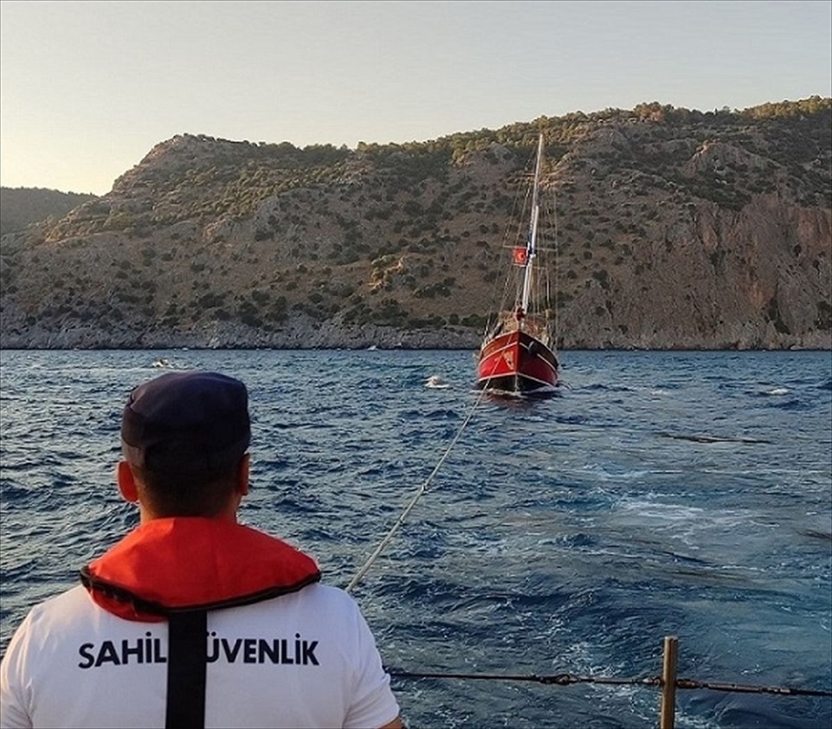 Muğla’da Sürüklenen Yat Kurtarıldı