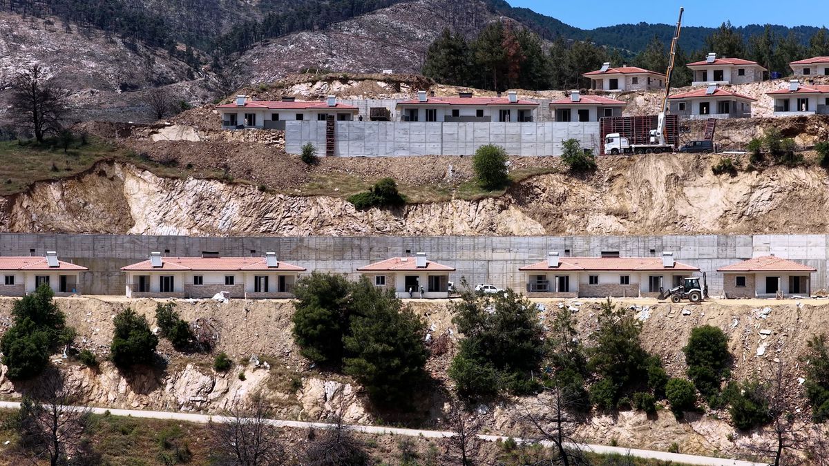 Ödemiş’te Yangın Sonrası Konutlar Tamamlanıyor