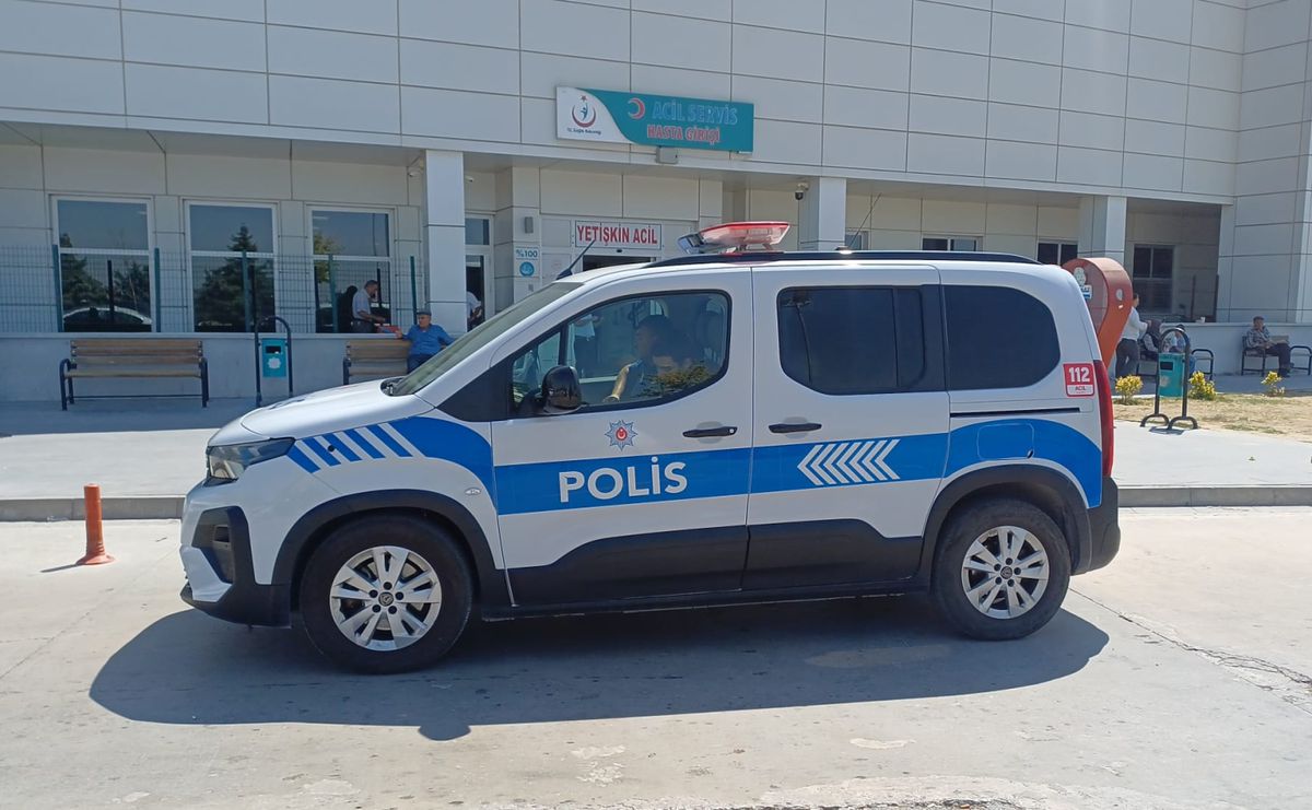 Balkondan Düşen 2 Yaşındaki Kız Yaralandı