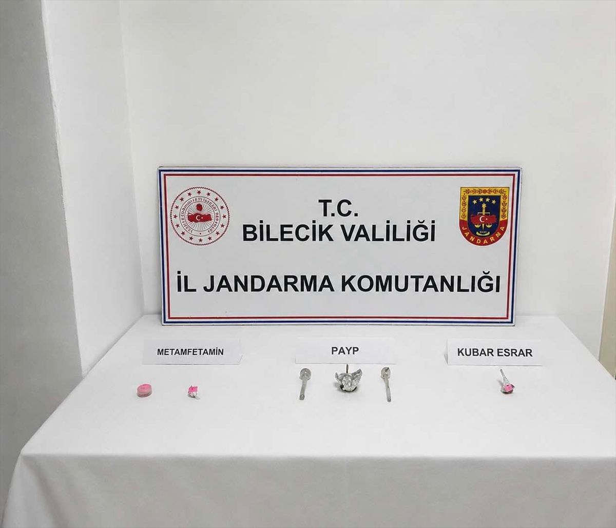 Bilecik’te Kaçak Sigara ve Uyuşturucu Operasyonu