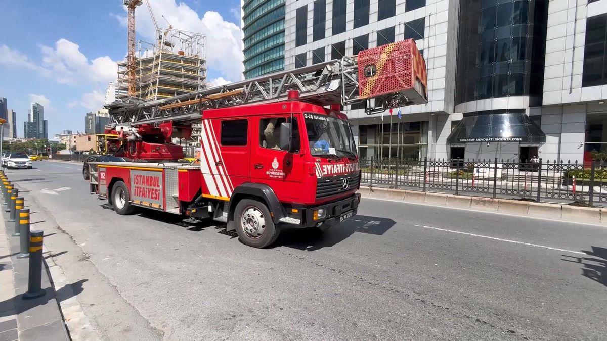 Görme engelli genç metro raylarına düştü