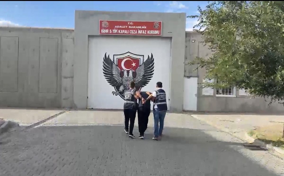 Iğdır’da 37 yıl 6 ay hapis cezasıyla aranan hükümlü S.D. yakalanıp tutuklandı