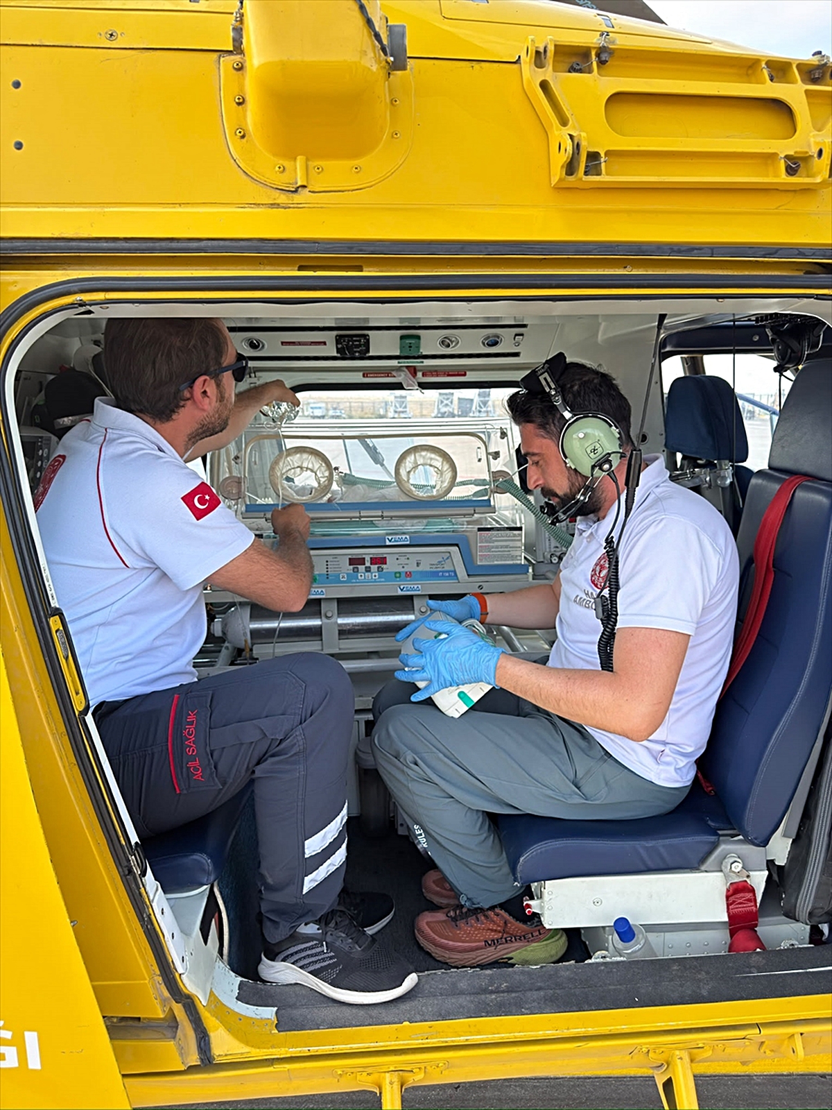 Iğdır’da 24 haftalık 720 gramlık kız bebek ambulans helikopterle Erzurum’a sevk edildi.