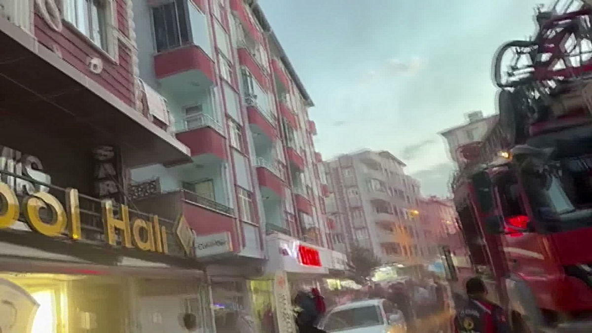 Iğdır’da mikrodalga fırın patladı, apartmanda çıkan yangında daire kullanılamaz hale geldi