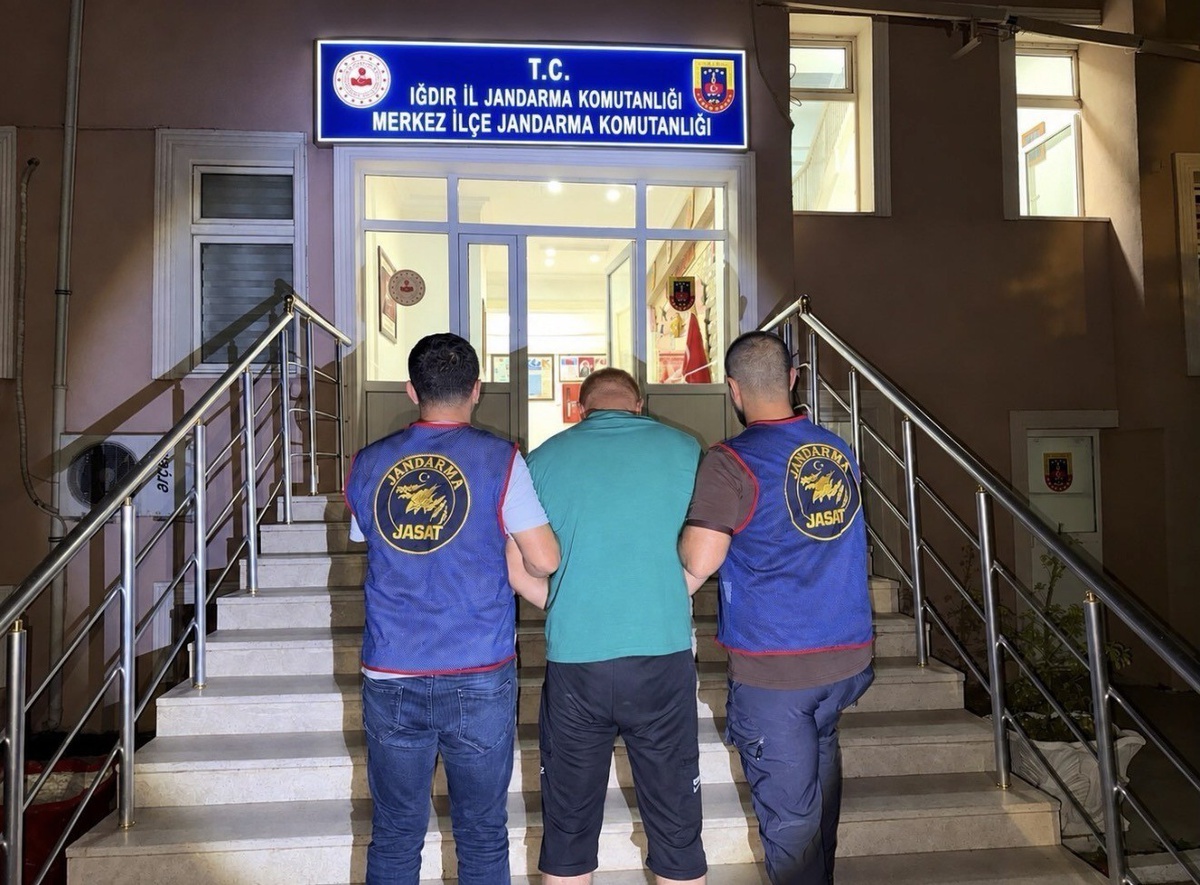Iğdır JASAT, nitelikli hırsızlıktan 11 yıl 3 gün hapis cezası olan M.D.’yi yakaladı