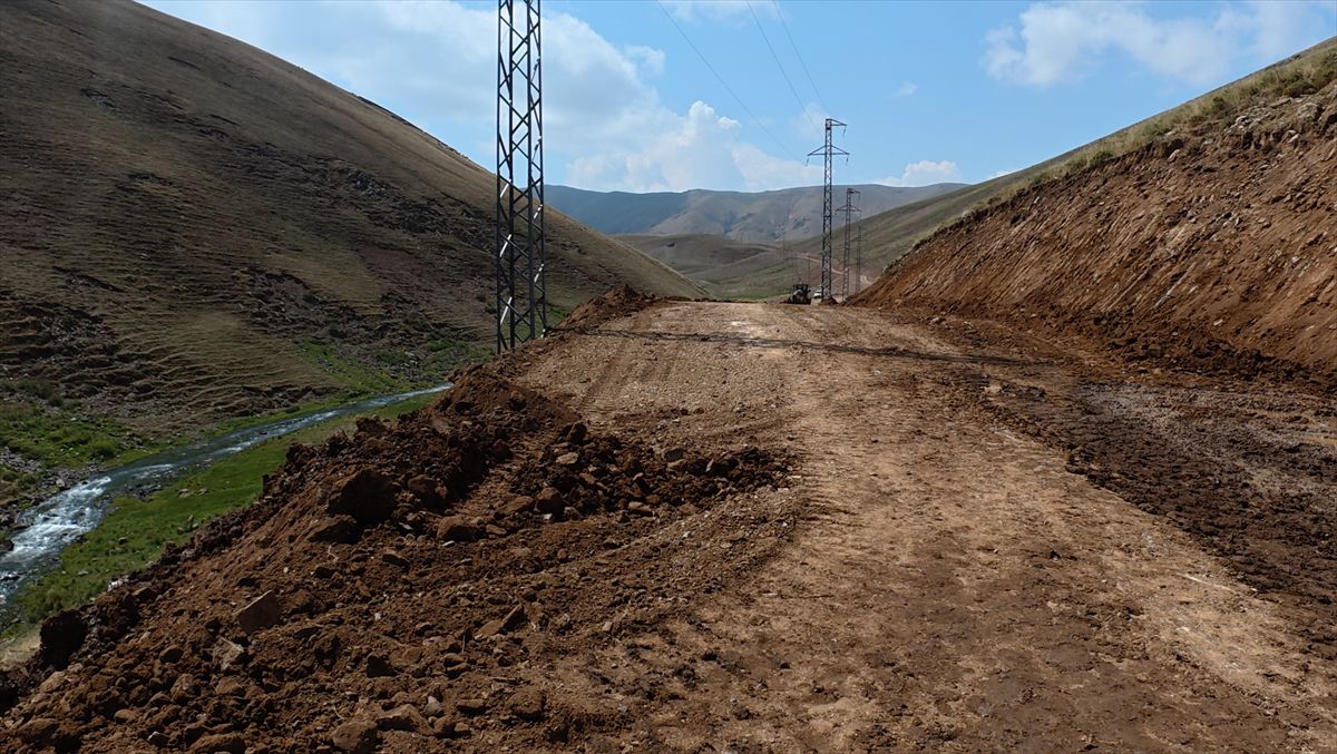 Iğdır’ın Tuzluca İlçesinde Sel ve Heyelan Sonrası 14 Köy Yolu Yeniden Ulaşıma Açıldı