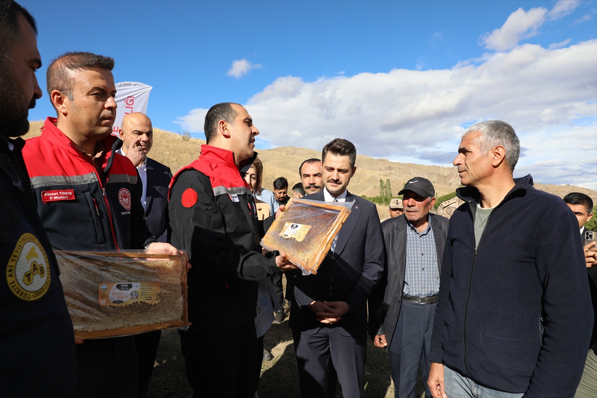 Iğdır Tuzluca’da kayısı çiçeği balının ilk hasadı yapıldı, 180 ton rekolte bekleniyor