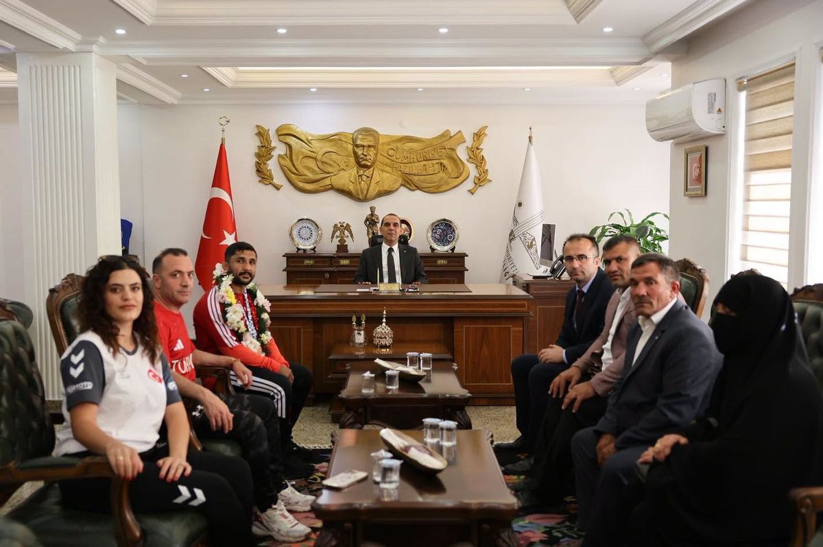 Iğdır Valisi Taşolar, Akdeniz Oyunları’nda bronz kazanan milli judocu Salih Yıldız’ı kabul etti