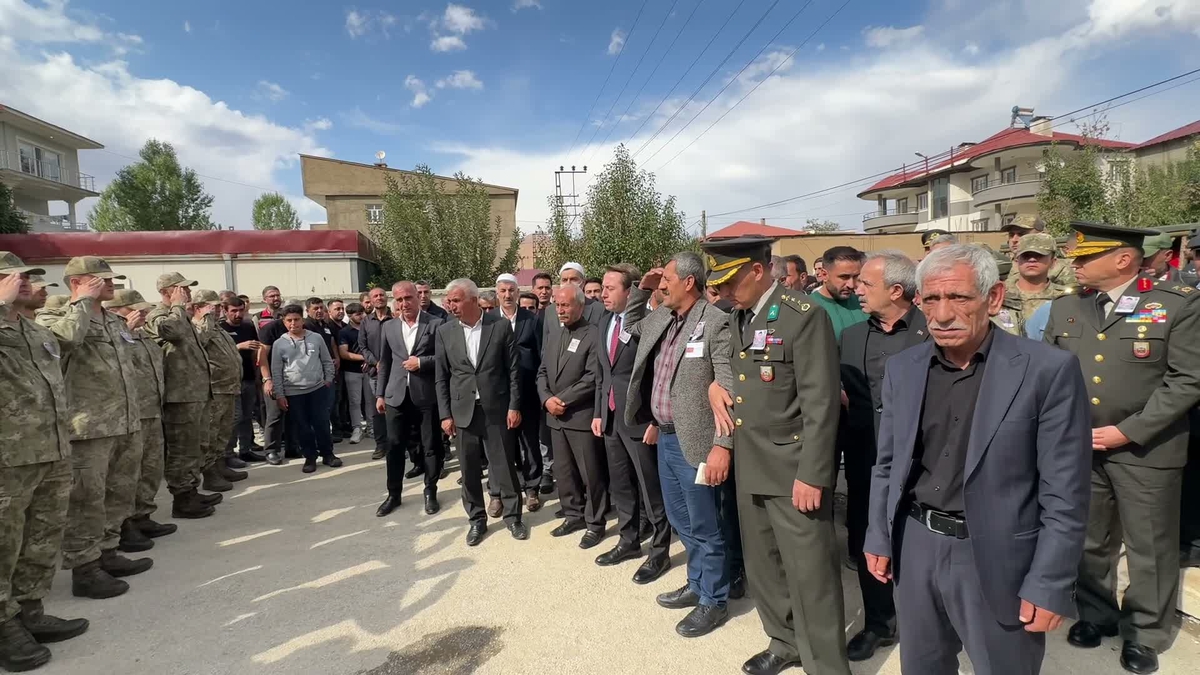 Şehit Sözleşmeli Er Ziyar Koparan, Yüksekova’da toprağa verildi