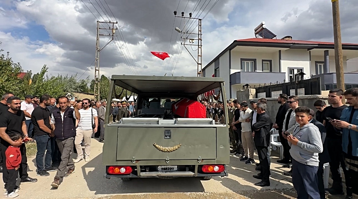 Yüksekova’nın şehidi gözyaşları arasında toprağa verildi