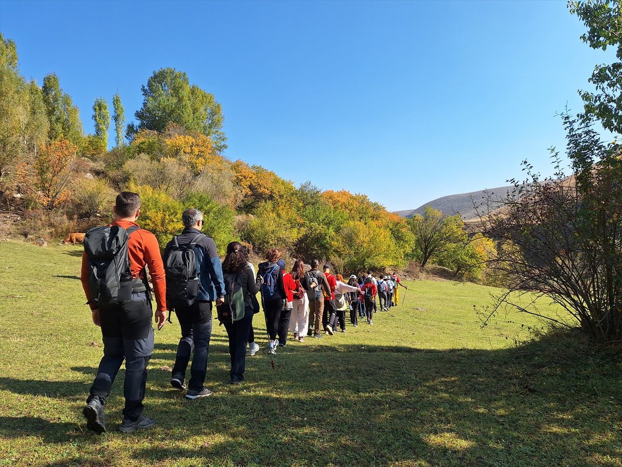 Iğdır Tuzluca’da 45 doğasever, Üçkaya Vadisi’nde yaklaşık 11 kilometre yürüdü