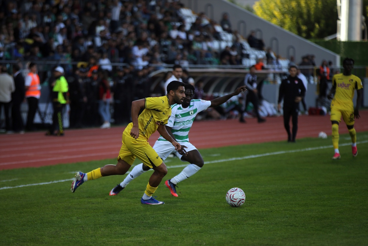 Trendyol 1. Lig’de Bandırmaspor, 10 kişi kalan Iğdır FK’ya evinde 2-1 yenildi