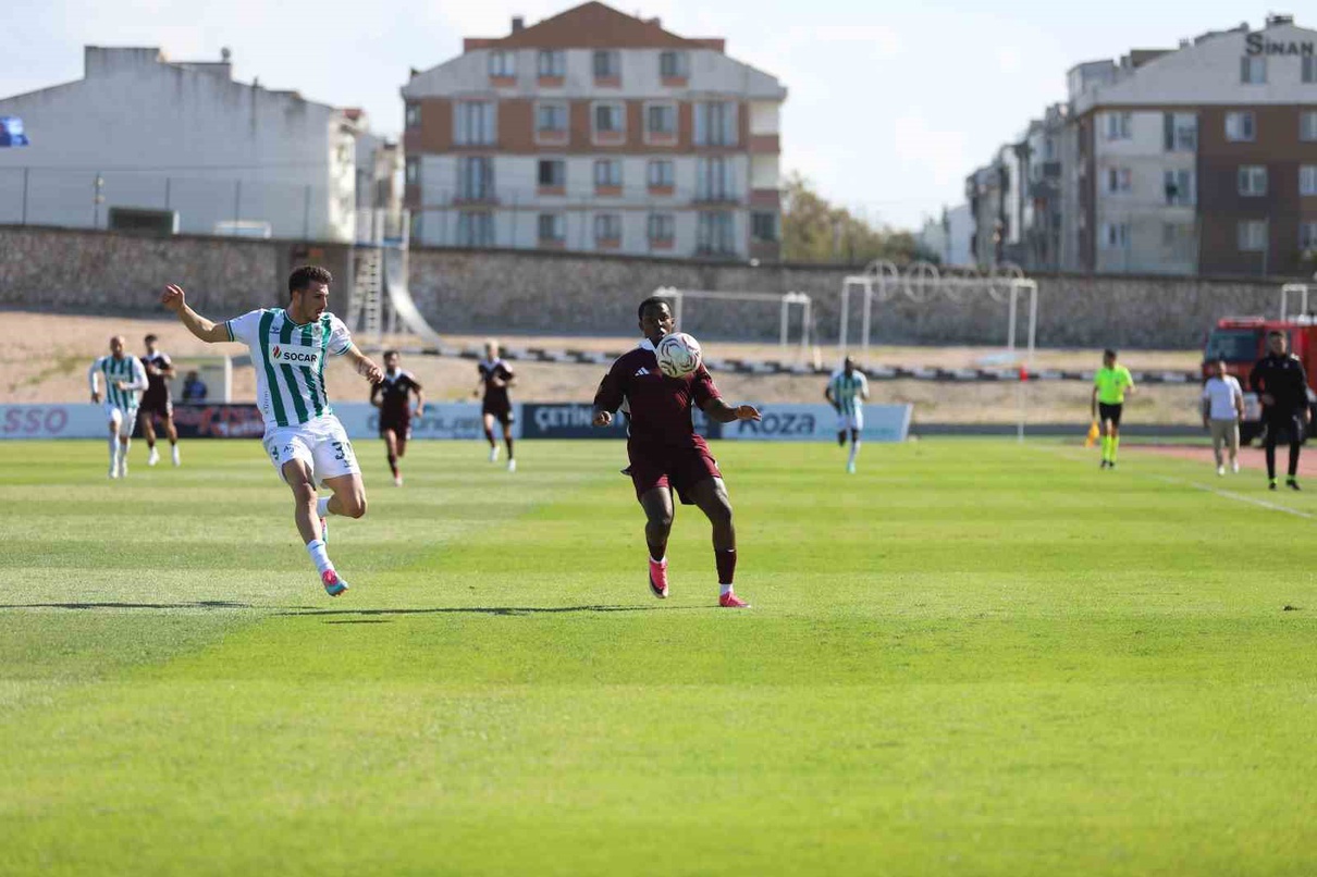Bandırmaspor, sahasında Iğdır FK’ya 2-1 yenildi; Iğdır kırmızı karta rağmen kazandı