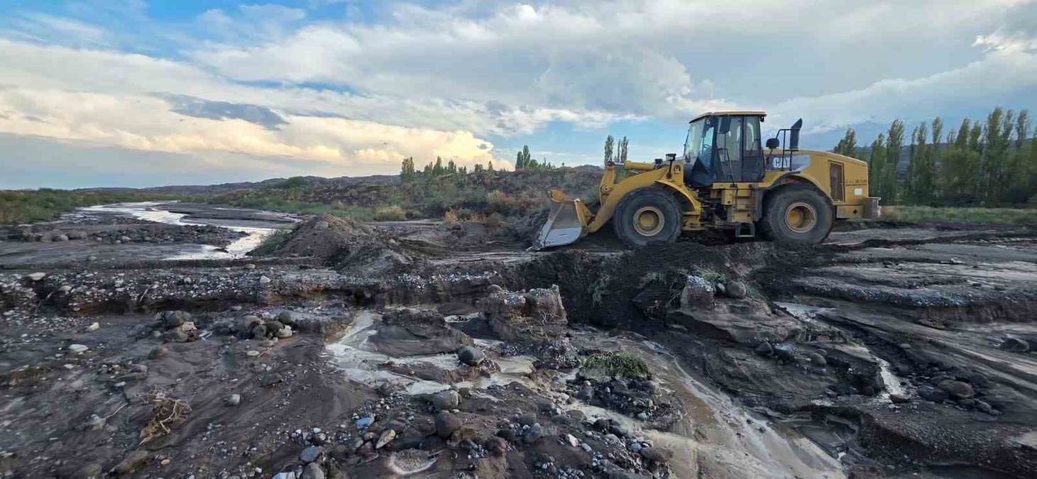 Iğdır Aralık’ta kapanan köy yollarında ekipler taşımalı eğitim için seferber oldu