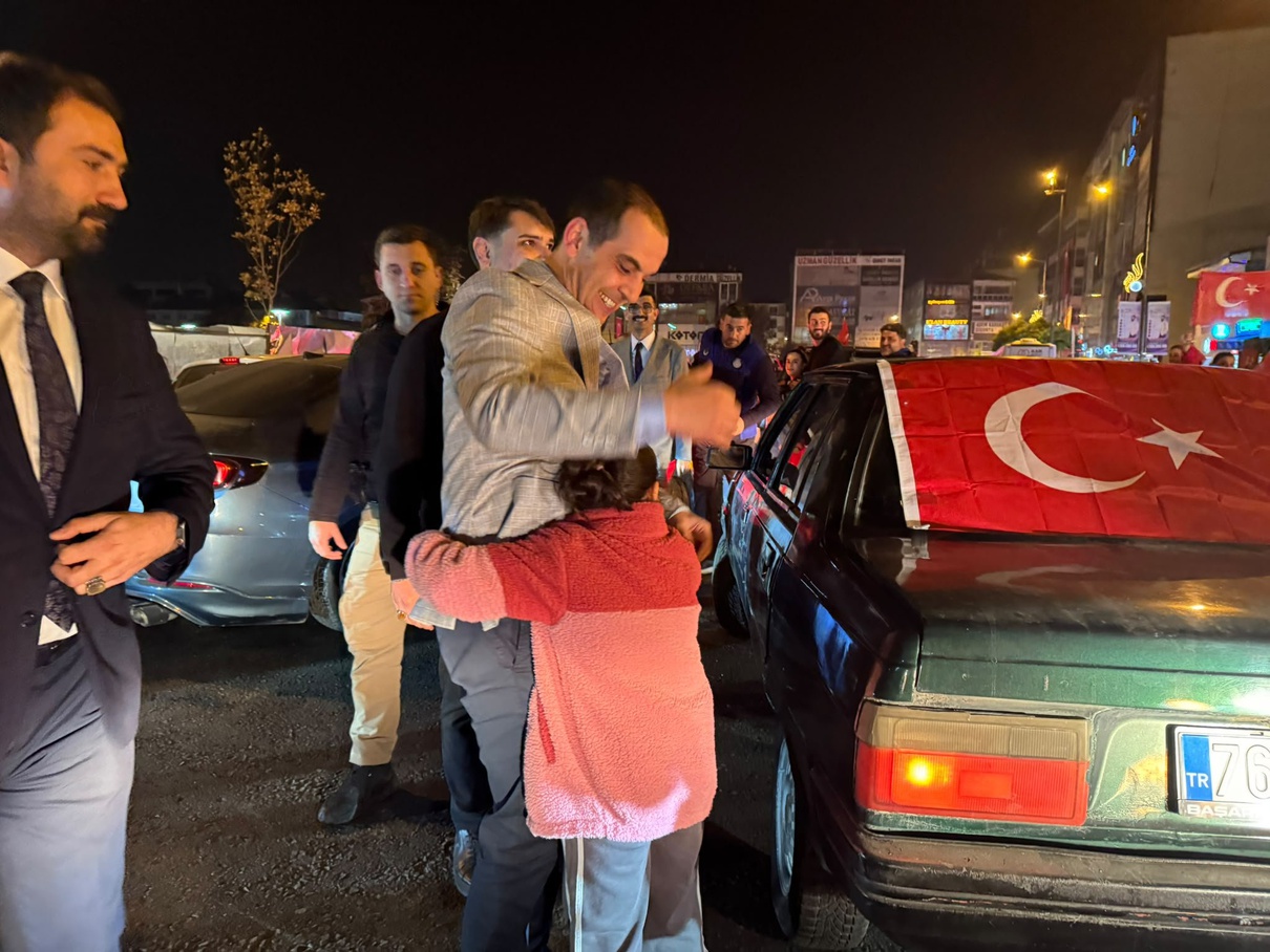Iğdır’da 103 araç kent turu attı, Vali Taşolar konvoyda yer aldı