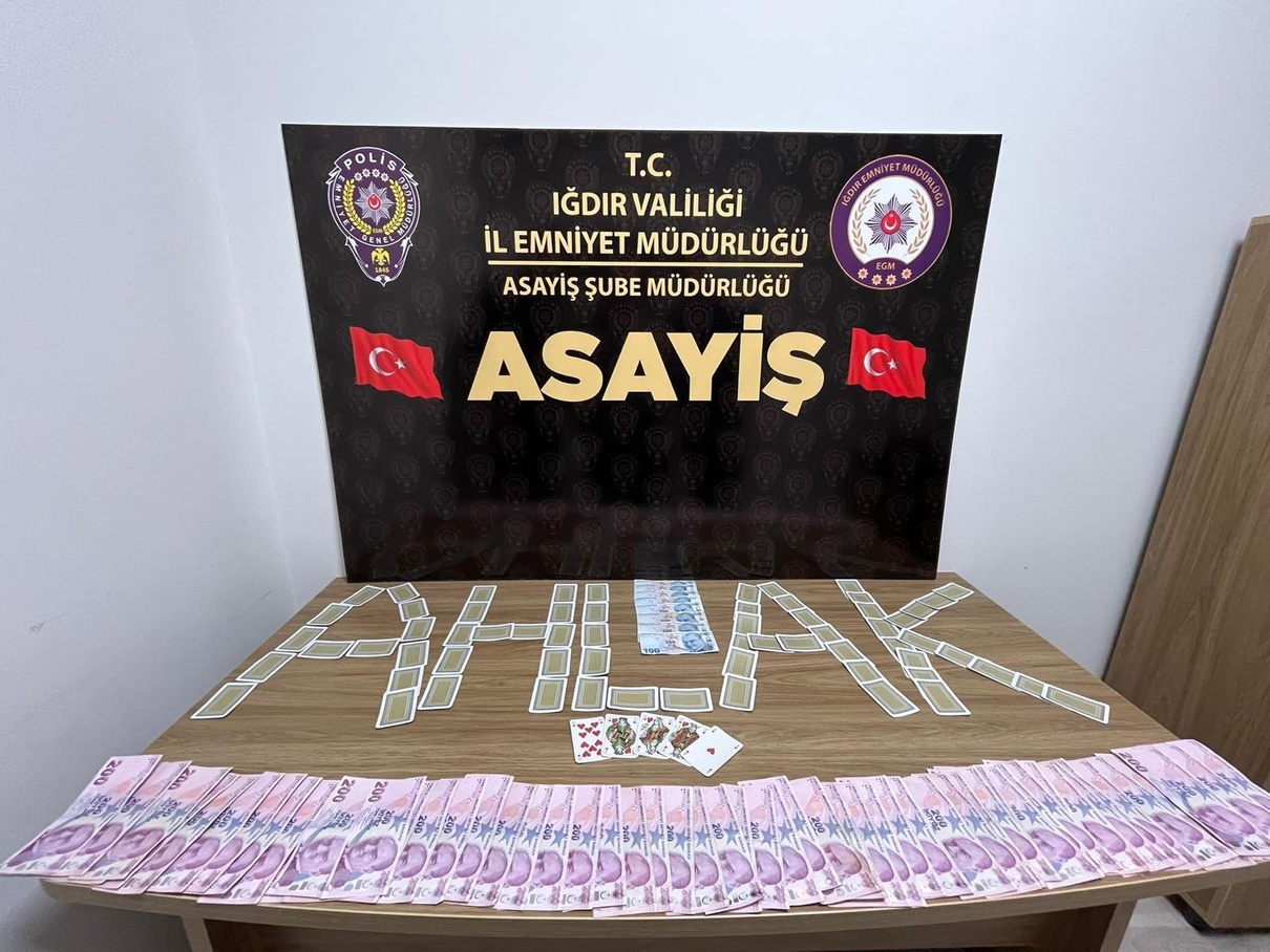 Iğdır Emniyeti kumar ve fuhuşla mücadelede 4 iş yerini kapattı, 13 kişiye ceza kesti.