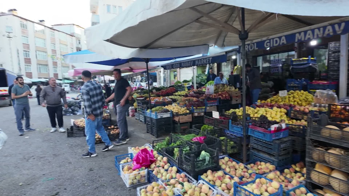 Iğdır’da manav ve üreticiler belediyeden 15 günlük geçici satış izni istedi